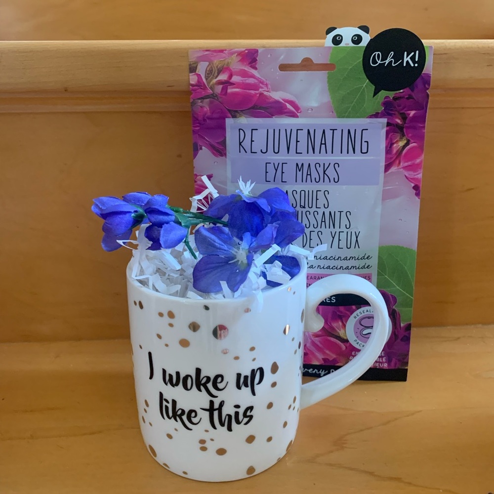 ❤️❤️White and Gold Mug with Rejuvenating Eye Masks